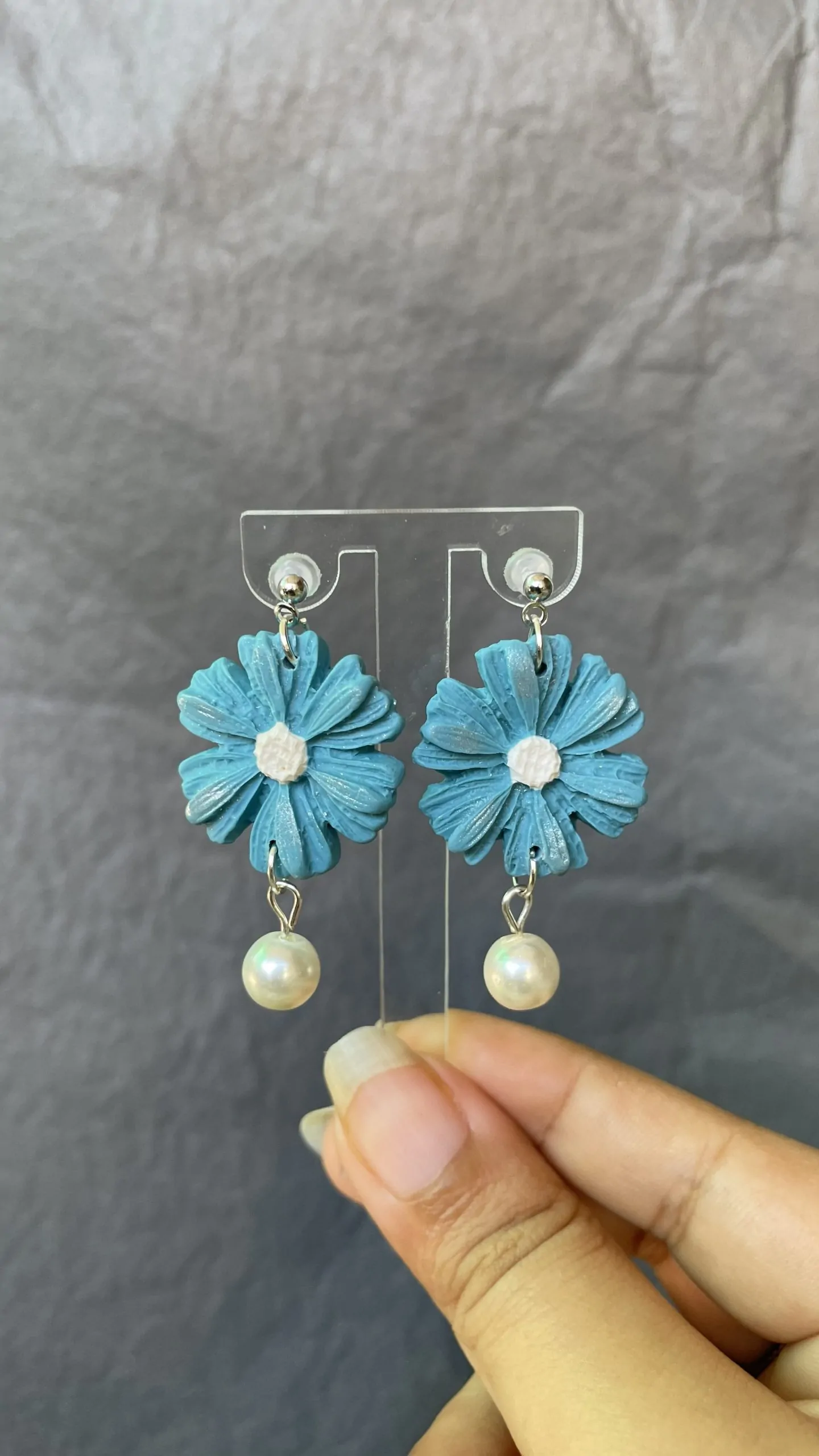 blue daisy pearl drop