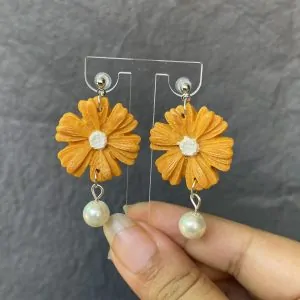 yellow daisy pearl drop